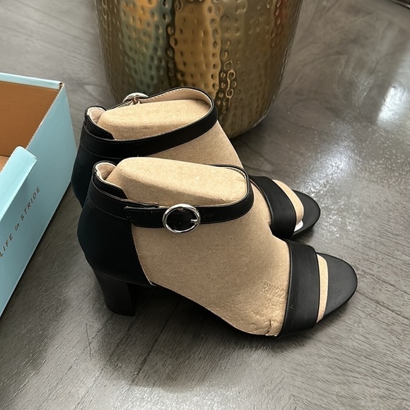 LifeStride Averly Women's Block Heel Pumps (Wide) - Picture 8 of 11